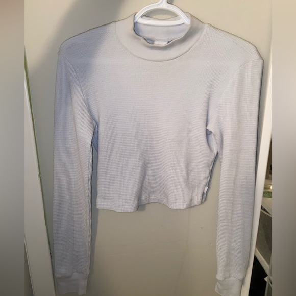Medium TNA cropped ice blue long sleeve - Picture 1 of 3
